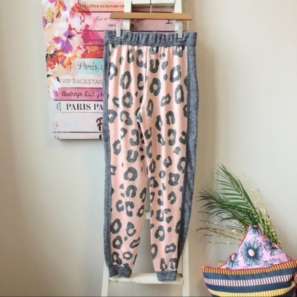 Comfy Leopard print jogger pants pink blush - Picture 5 of 6